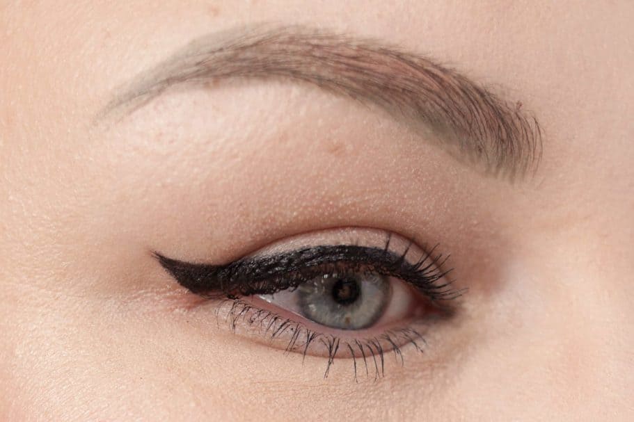 Der beste Eyeliner 179 Eyeliner Test: Artdeco High Intensity Precision Liquid Liner Am Auge