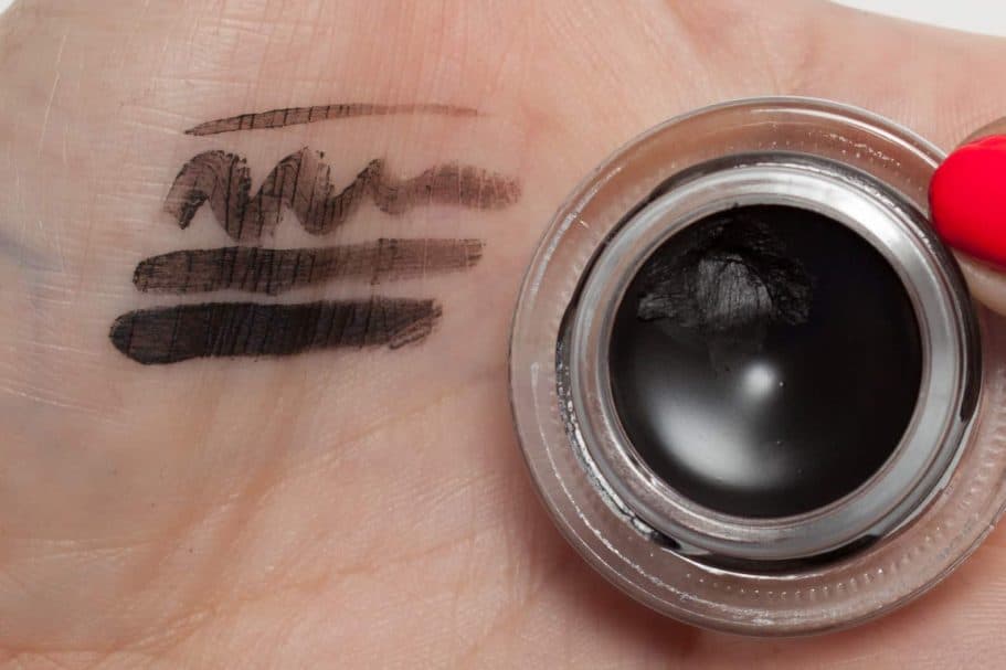 Der beste Eyeliner 239 Eyeliner Test: Mac Pro Longwear Fluidline Gel Eyeliner
