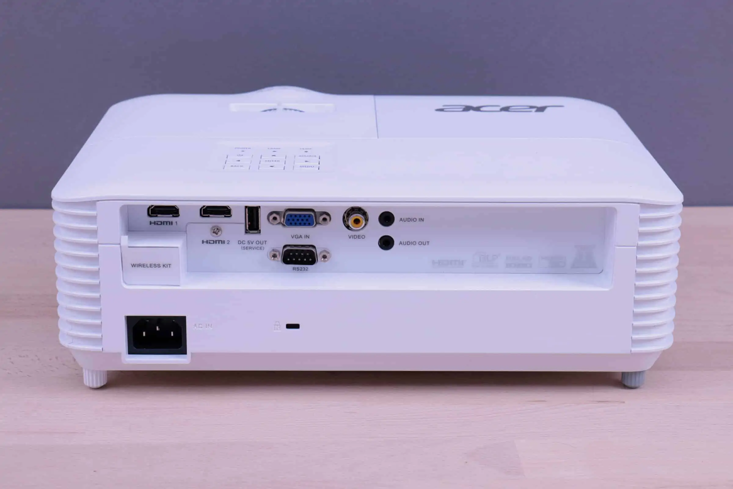 Der beste Beamer für Präsentationen 64 Beamer Test: Acer H6518sti Back