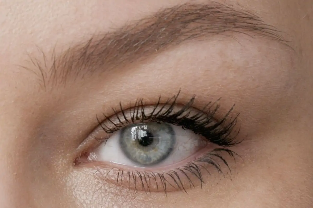 Die beste Mascara 300 Mascara Test: Benefit They're Real Magnet Mascara Am Auge 1 Schicht