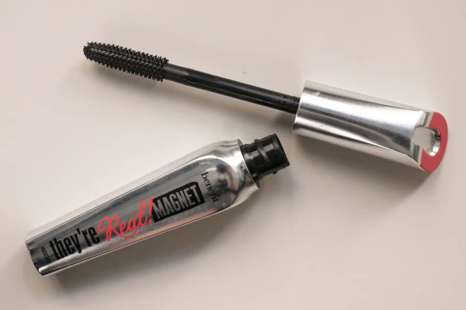 Die beste Mascara 298 Mascara Test: Benefit They're Real! Magnet Mascara Bürstchen