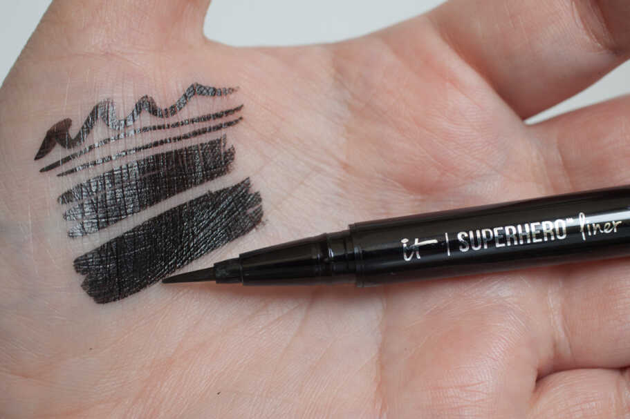 Der beste Eyeliner 261 Eyeliner Test: It Cosmetics Superhero Liner