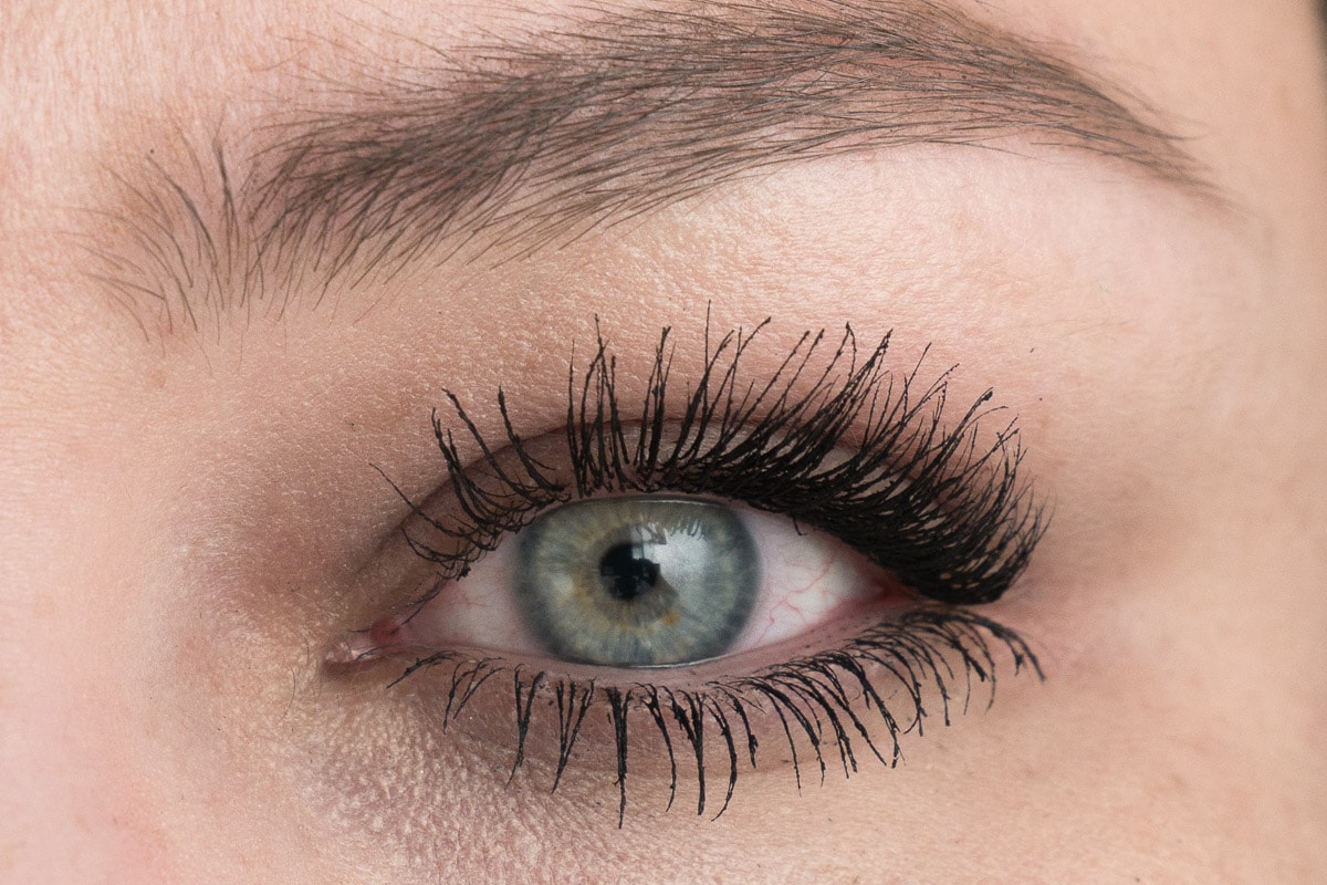 Die beste Mascara 412 Mascara Test: Maybelline The Colossal Smoky Black Mascara Zwei Schichten
