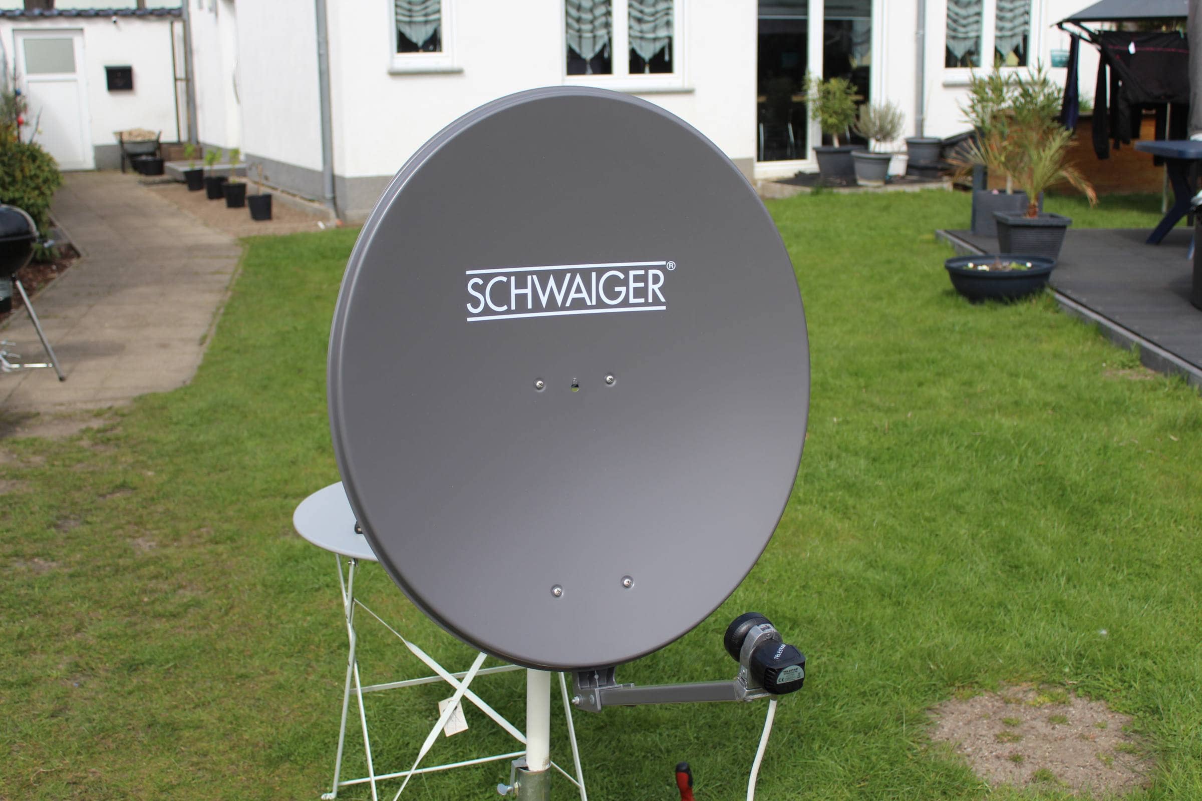 Satellitensch&uuml;ssel Test: Test Satellitenschuessel Schweiger 166