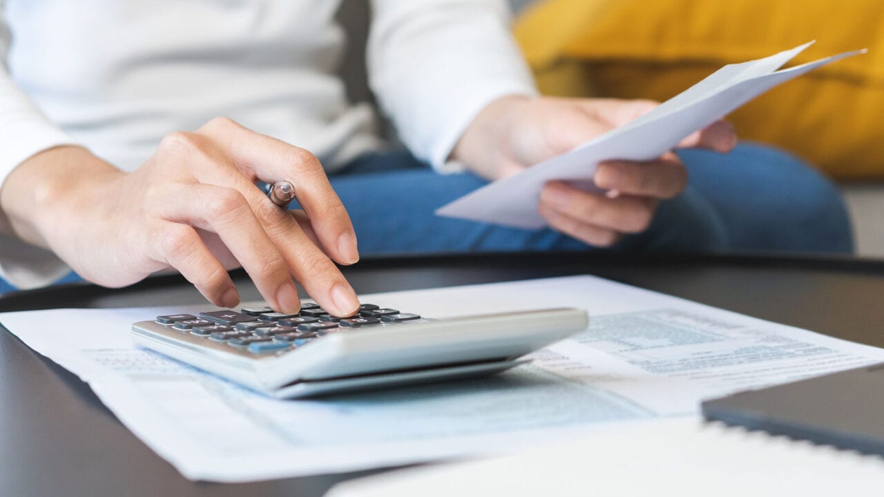 Tipps für die Steuererklärung: Diese Ausgaben können Sie als Erwerbstätiger absetzen Test: Steuererklärung Aufmacher