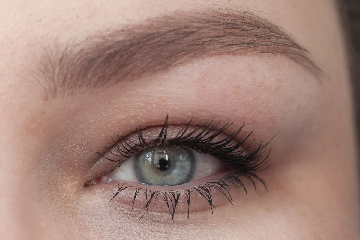 Die beste Mascara 498 Mascara Test: Fenty Beauty Hella Thicc Mascara 1 Schicht