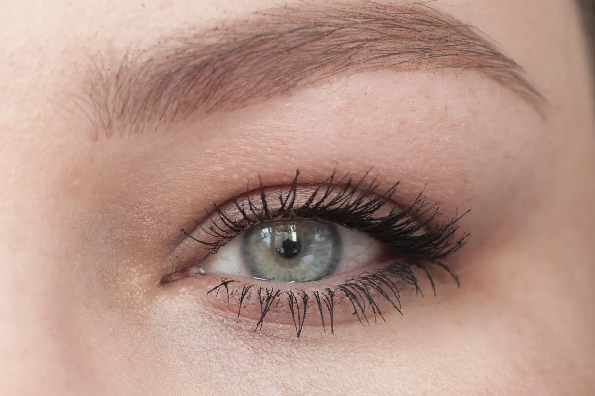 Die beste Mascara 499 Mascara Test: Fenty Beauty Hella Thicc Mascara 1 Schicht