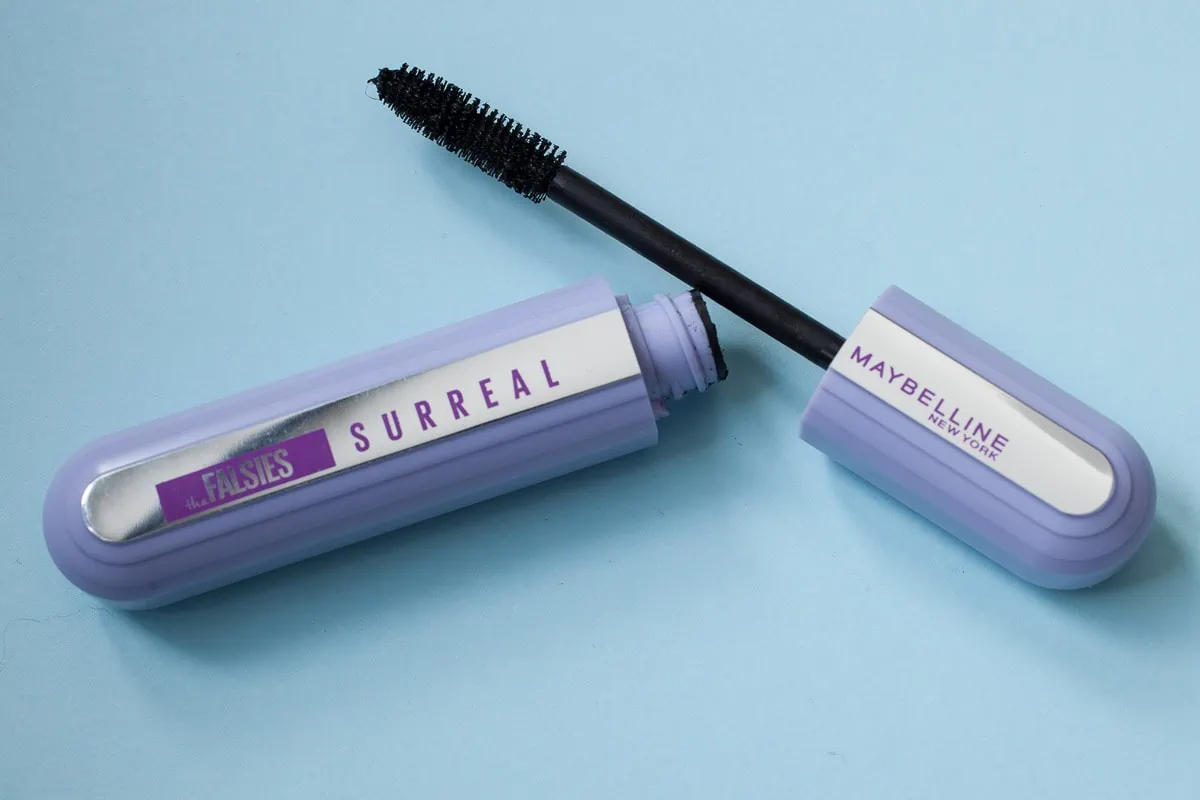 Die beste Mascara 446 Mascara Test: Maybelline The Falsies Surreal Extensions Mascara