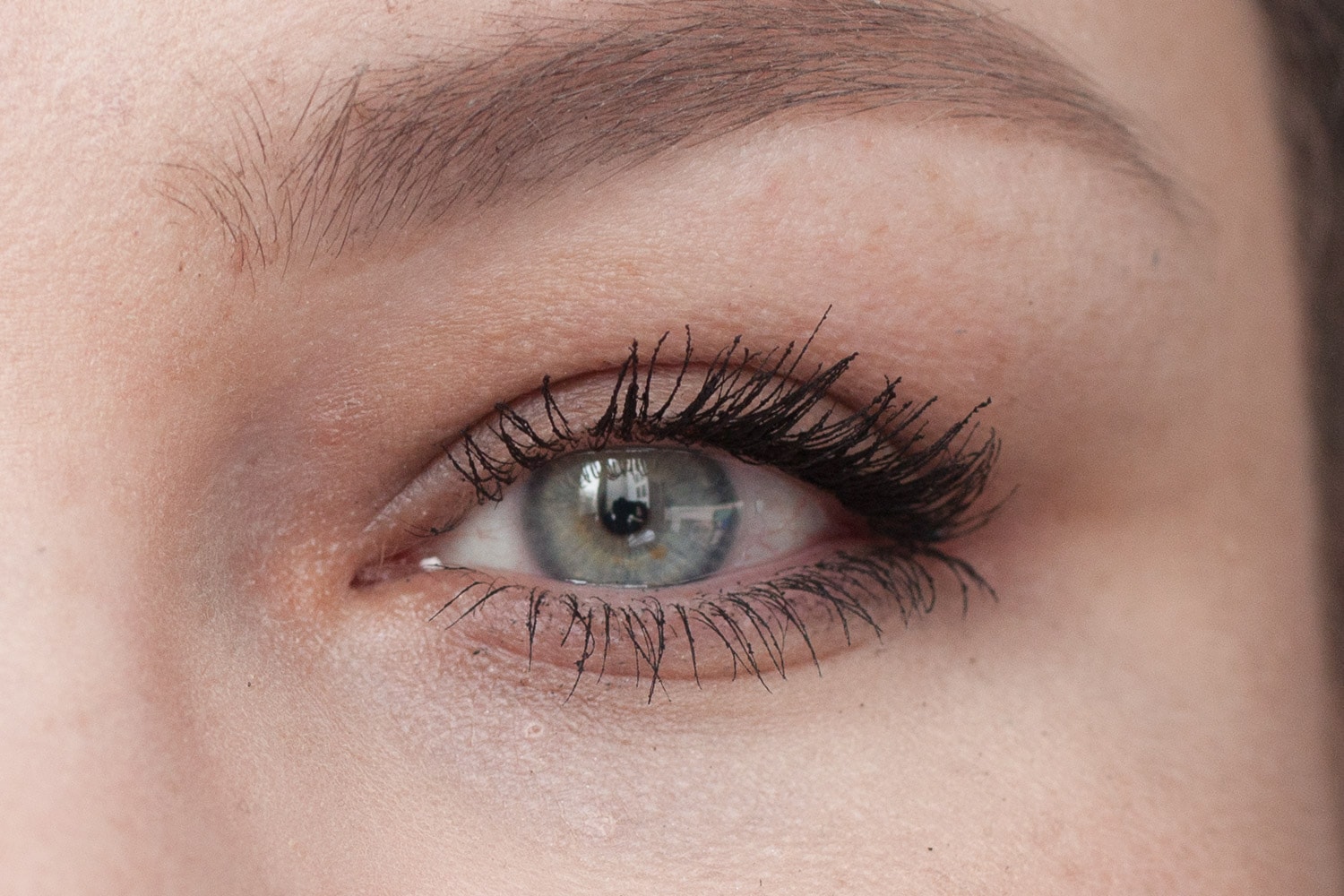 Die beste Mascara 448 Mascara Test: Maybelline The Falsies Surreal Extensions Mascara 2 Schichten