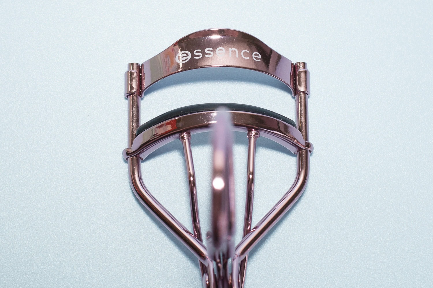 Die beste Wimpernzange 166 Wimpernzange Test: Essence Eyelash Curler Oben