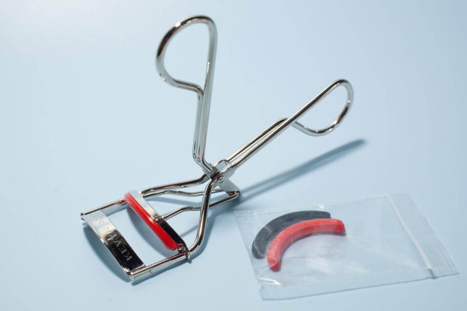 Die beste Wimpernzange 101 Wimpernzange Test: Kevyn Aucoin The Eyelash Curler