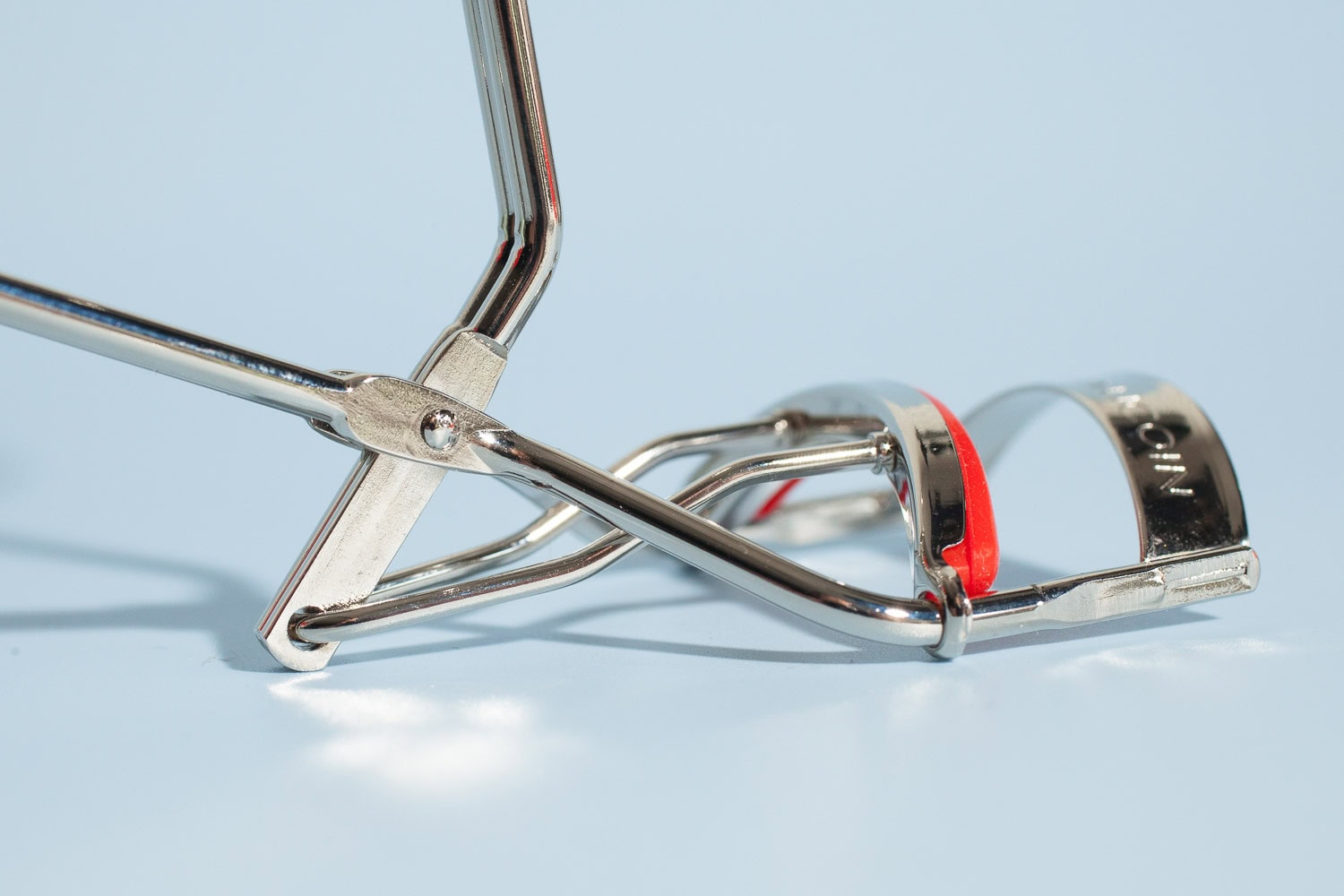 Wimpernzange Test: Kevyn Aucoin The Eyelash Curler Details
