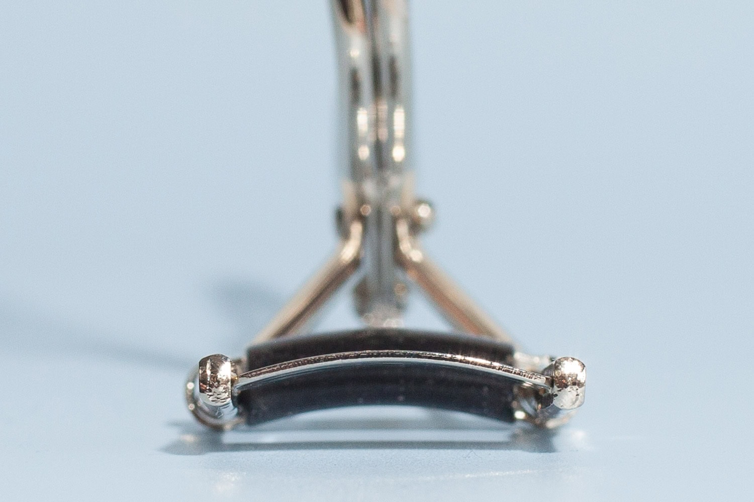 Die beste Wimpernzange 174 Wimpernzange Test: Mac Half Lash Curler Bogen