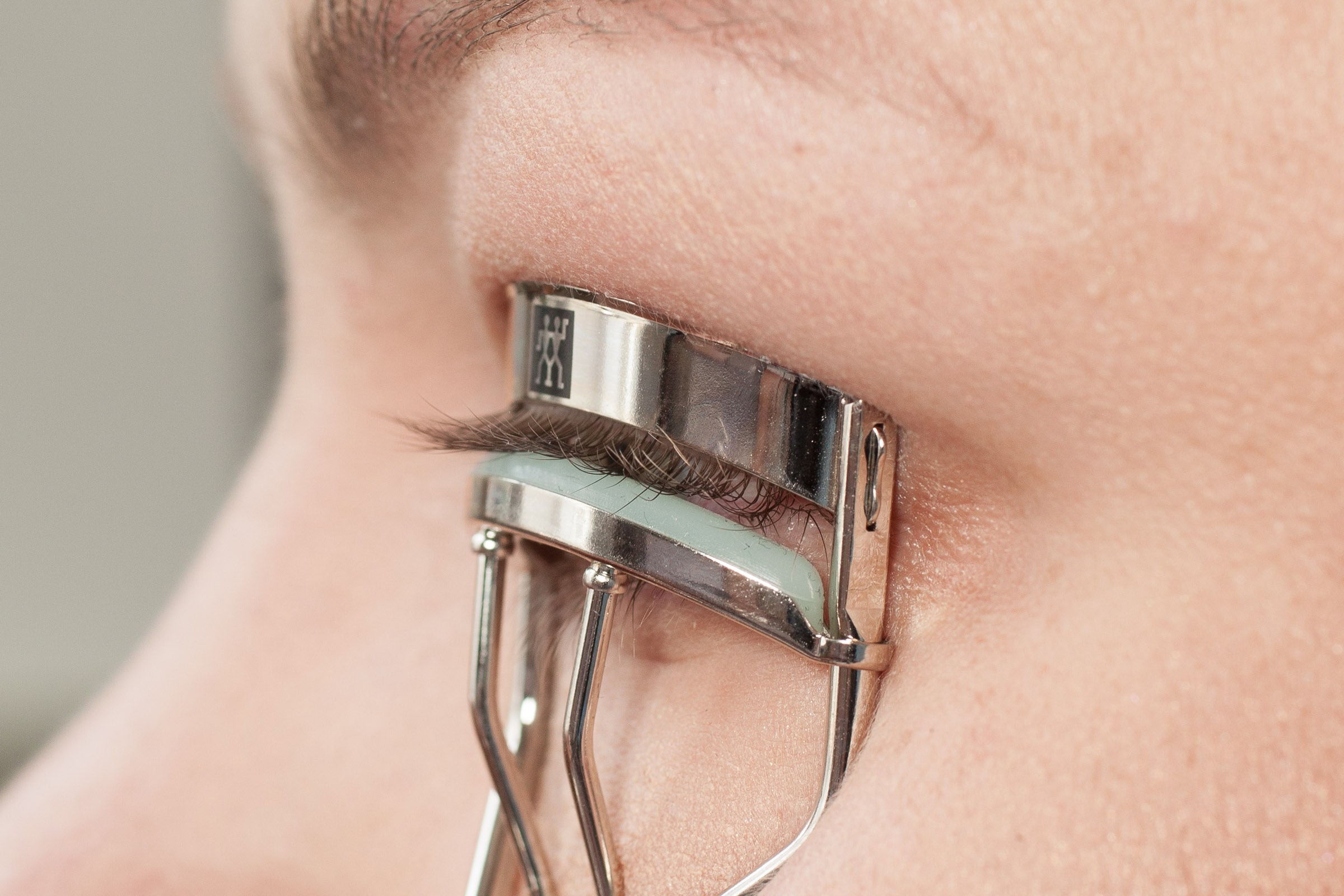 Die beste Wimpernzange 93 Wimpernzange Test: Wimpernzange Anwendung 2