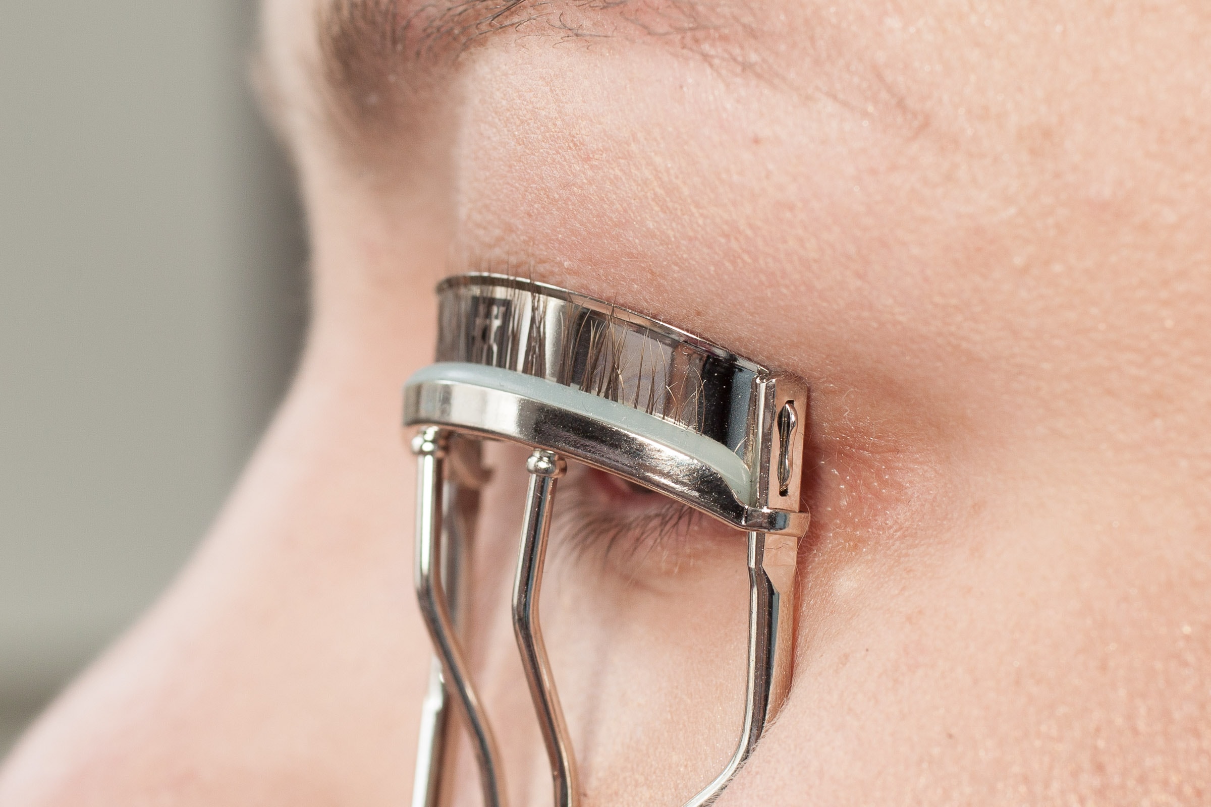 Die beste Wimpernzange 95 Wimpernzange Test: Wimpernzange Anwendung 4