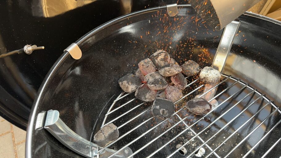 Holzkohlegrill meistern: So werden Sie zum Grillprofi 12 Holzkohlegrill meistern: So werden Sie zum Grillprofi Test: Aufmacher Holzkohle Meistern 4