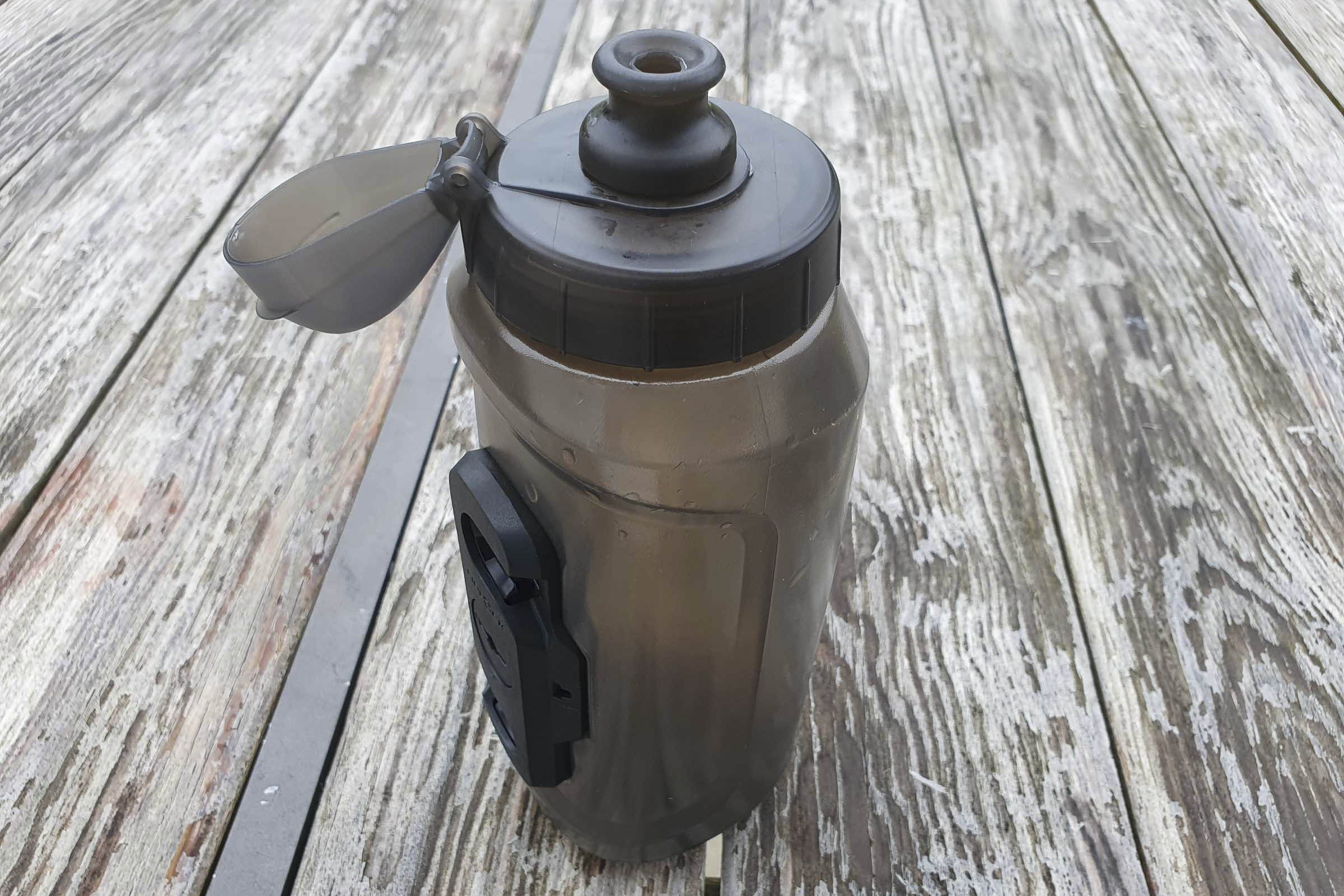 Die beste Fahrrad-Trinkflasche 190 Fahrrad-Trinkflasche Test: Fidlock Twist Bottle Bike Base