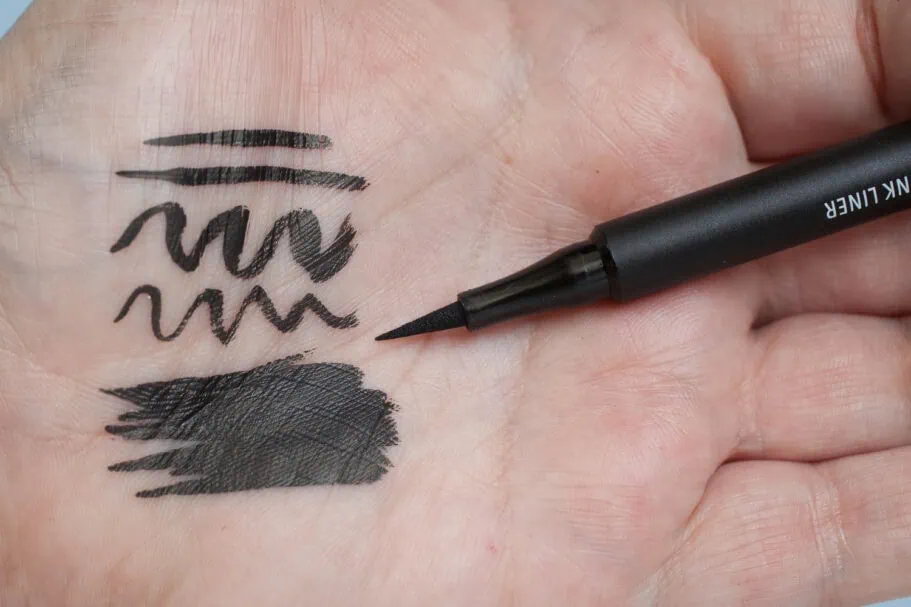 Der beste Eyeliner 183 Eyeliner Test: Banana Beauty Basic Bitch Eyeliner