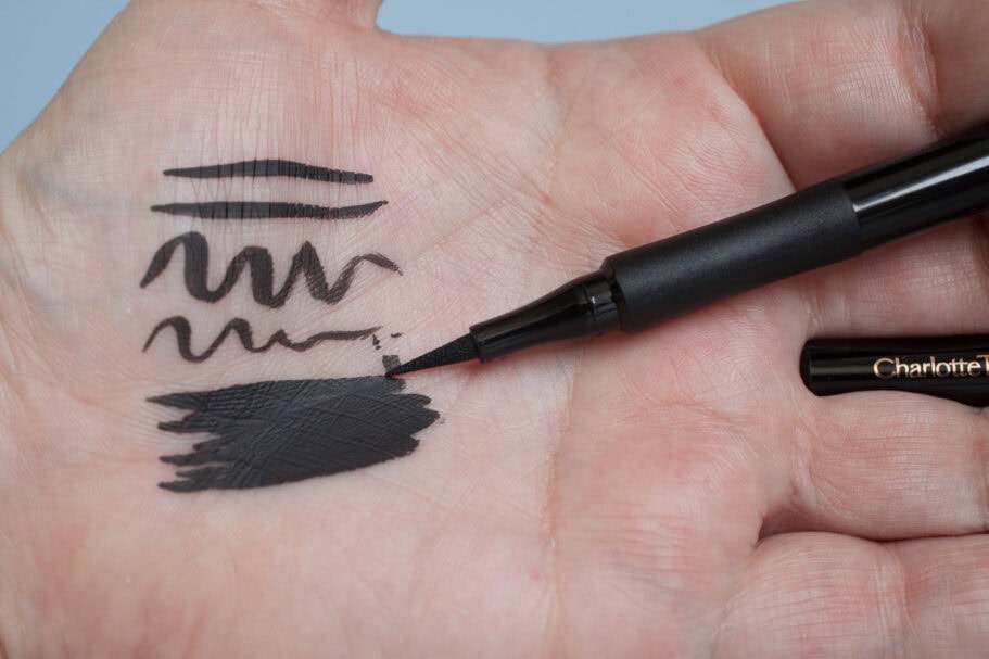 Der beste Eyeliner 293 Eyeliner Test: Charlotte Tilbury The Feline Flick Eyeliner