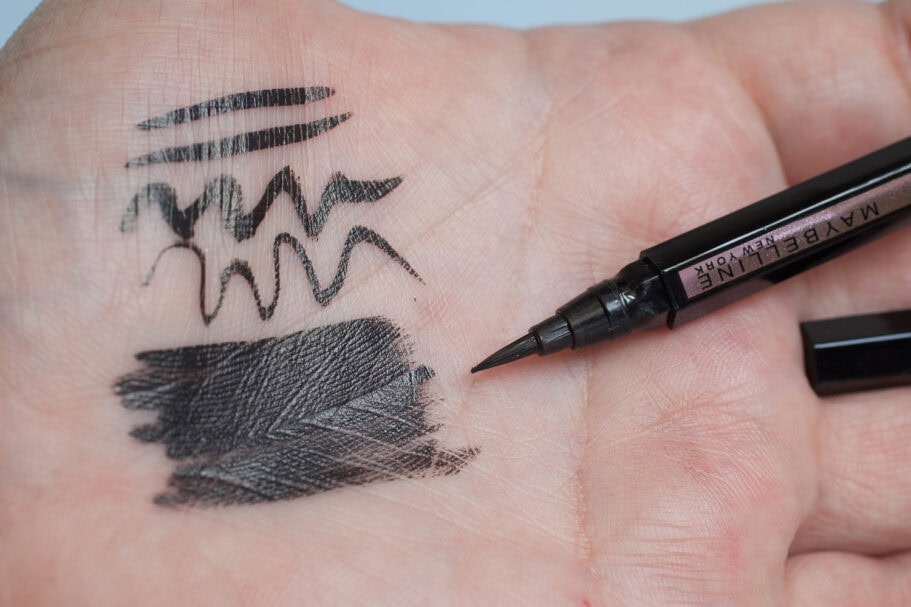 Der beste Eyeliner 300 Eyeliner Test: Maybelline Hyper Easy Liquid Liner