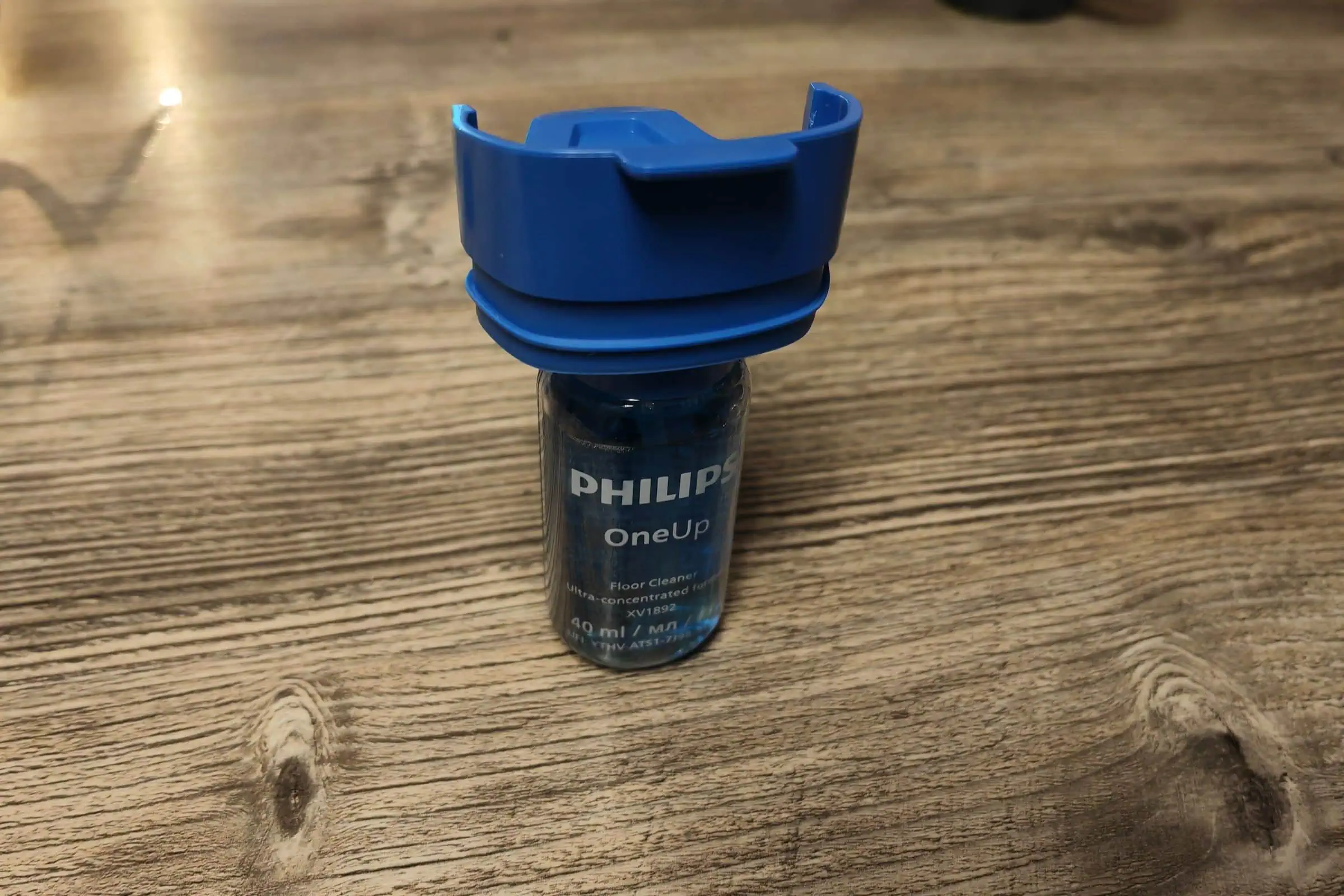 Der beste elektrische Bodenwischer 67 elektrische Bodenwischer Test: Philips Oneup Xv511301 Eingebaute Reinigungsfläschchen