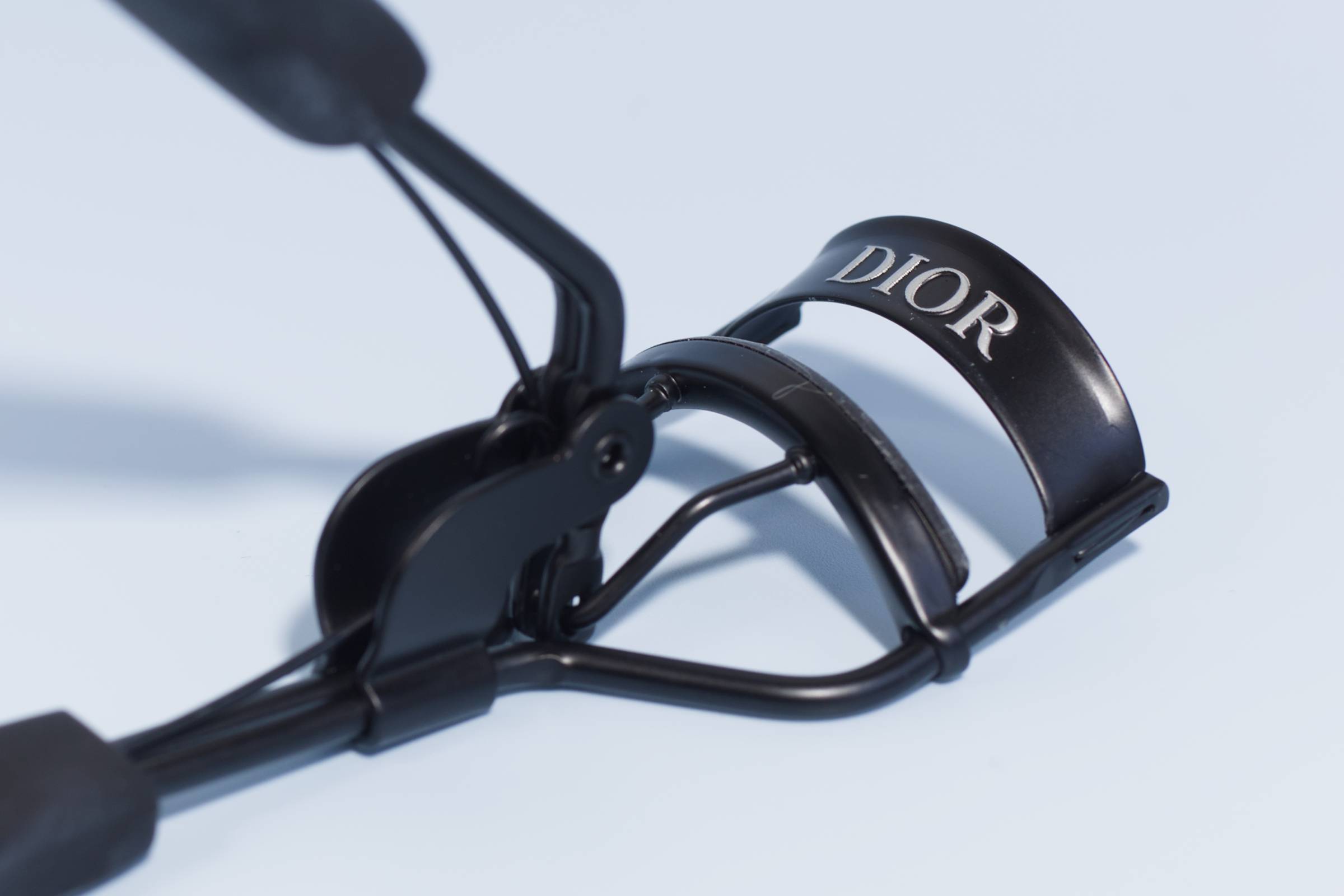Die beste Wimpernzange 212 Wimpernzange Test: Dior Backstage Eyelash Curler Feder