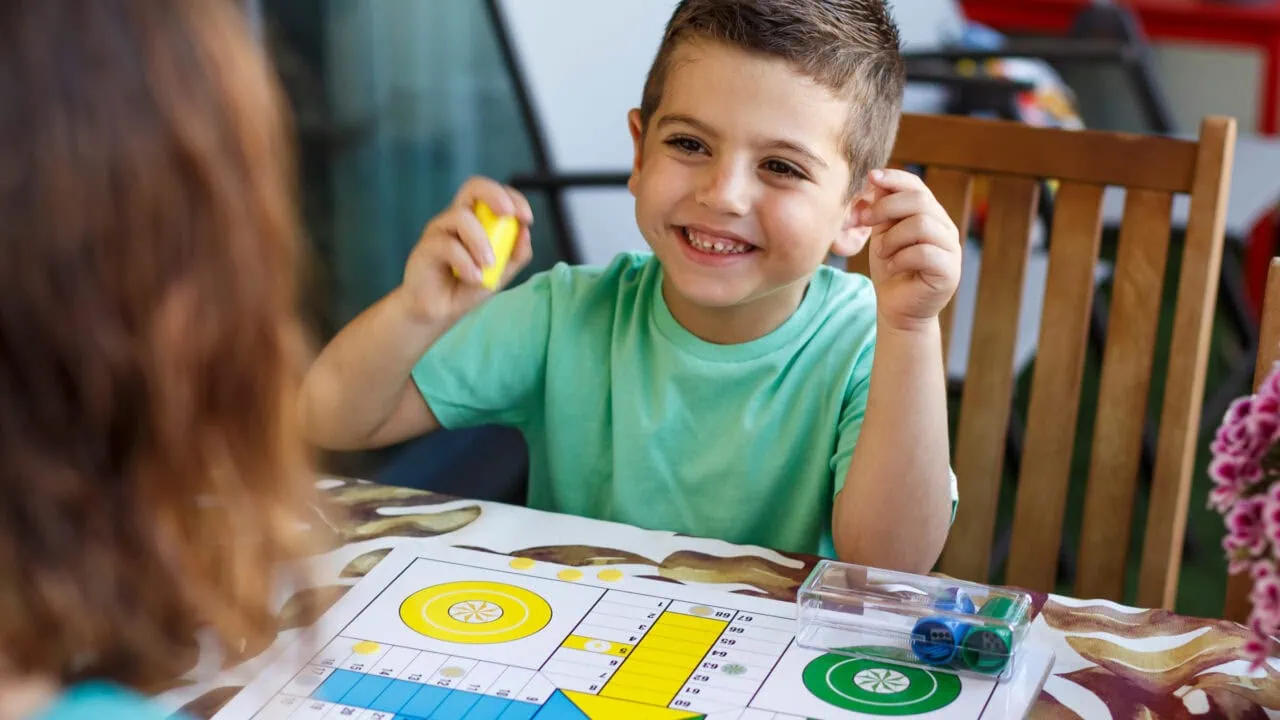 Die besten Gesellschaftsspiele für Kinder ab vier Jahren 17 Gesellschaftsspiele für Kinder ab vier Jahren Test: Gesellschaftsspiele Für 4 Jährige Aufmacher