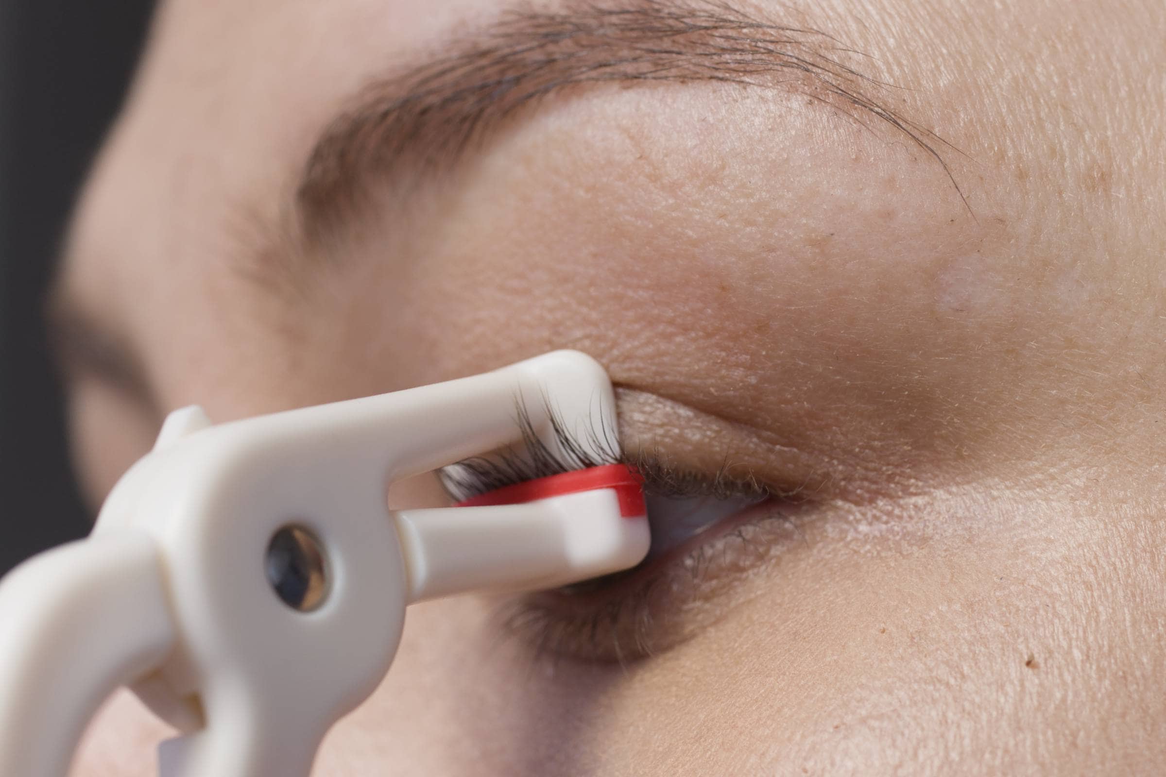 Die beste Wimpernzange 131 Wimpernzange Test: Kleine Fidwall Wimpernzange Anwendung