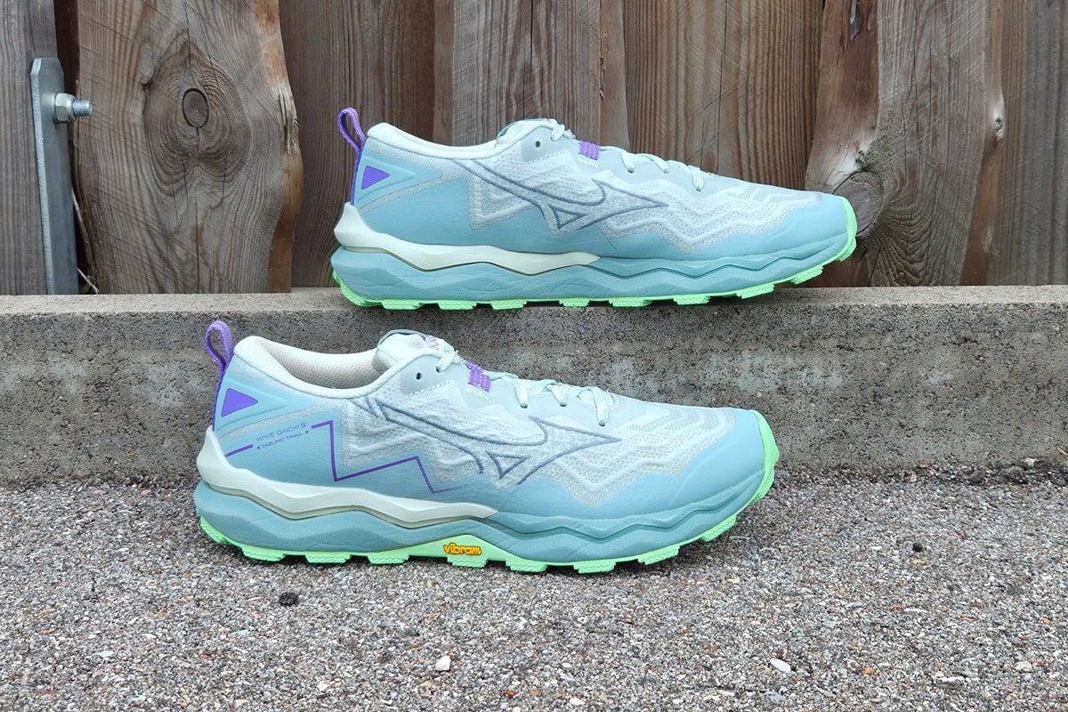 Die besten Trailrunning-Schuhe für Damen 236 Trailrunning-Schuhe für Damen Test: Trailrunningschuhe Damen Test So25 Mizuno Wave Daichi9 Seiten Ansicht Wellenmuster Sohle