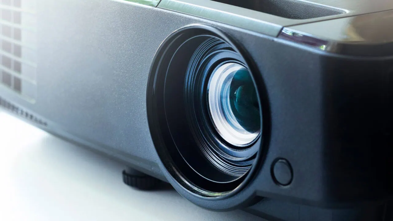 Der beste 4K-Beamer 140 4K-Beamer Test: 4 K Beamer Aufmacher