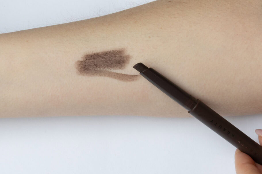 Der beste Lidschatten 111 Lidschatten Test: Lidschatten Fenty Beauty Shadowstix Brownie Badd'r Swatches