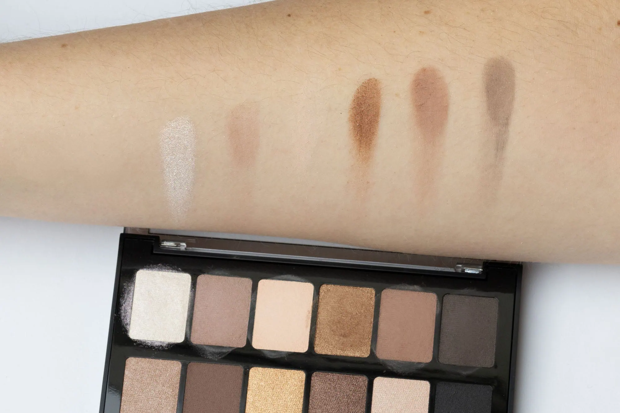 Der beste Lidschatten 94 Lidschatten Test: Lidschatten Maybelline The Nudes Swatches Reihe1