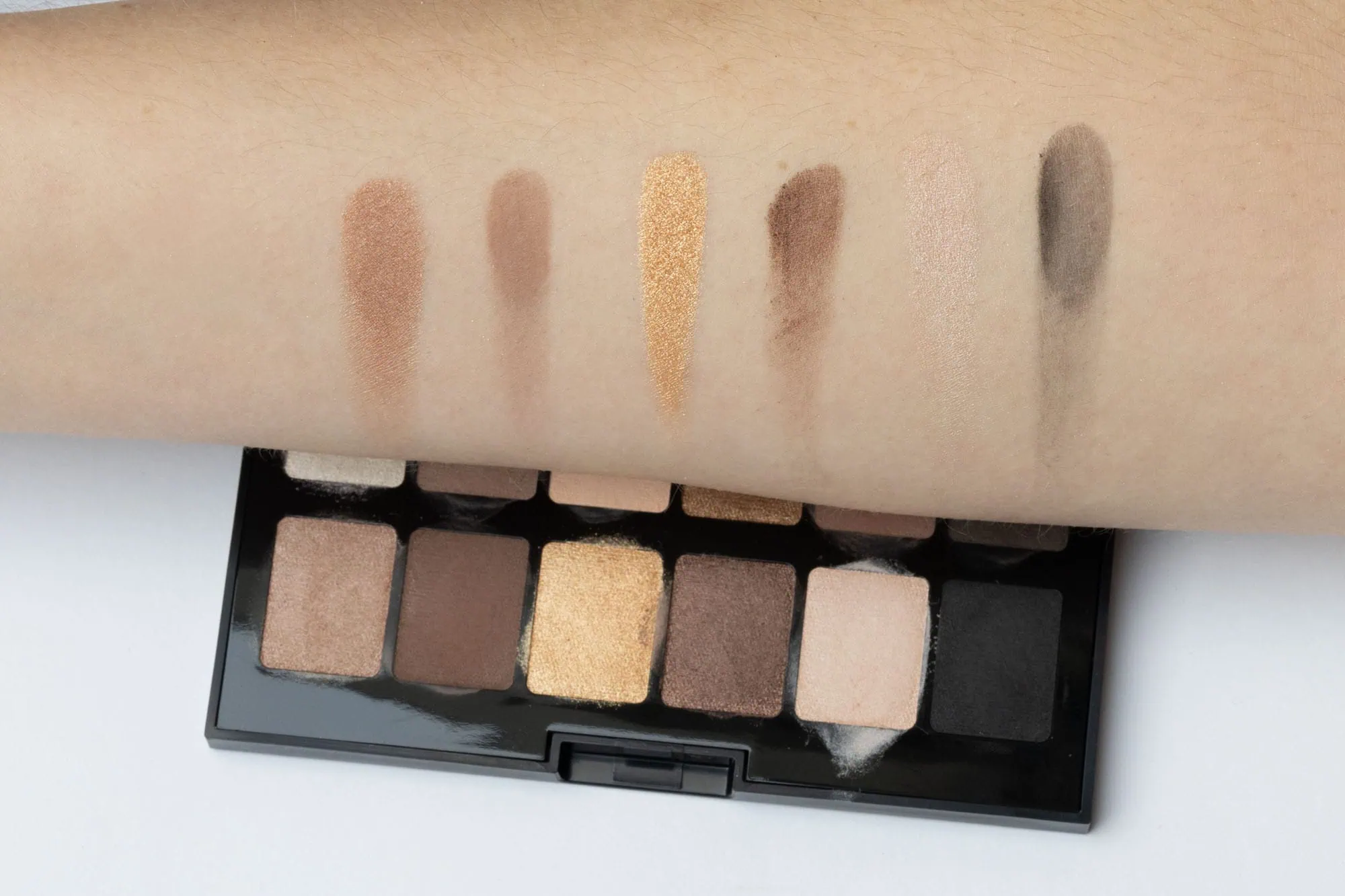 Der beste Lidschatten 95 Lidschatten Test: Lidschatten Maybelline The Nudes Swatches Reihe2