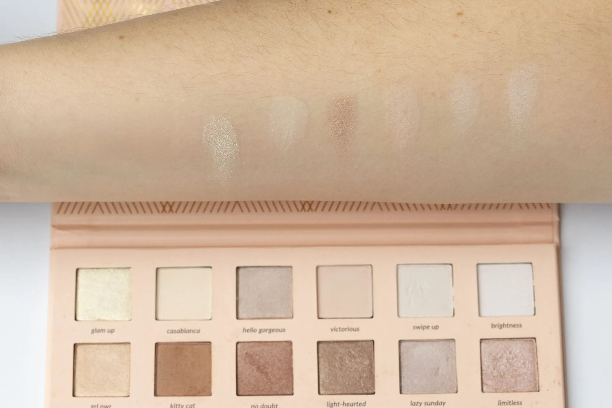 Der beste Lidschatten 98 Lidschatten Test: Lidschatten Rival Loves Me Latest Nudes Swatches Reihe1
