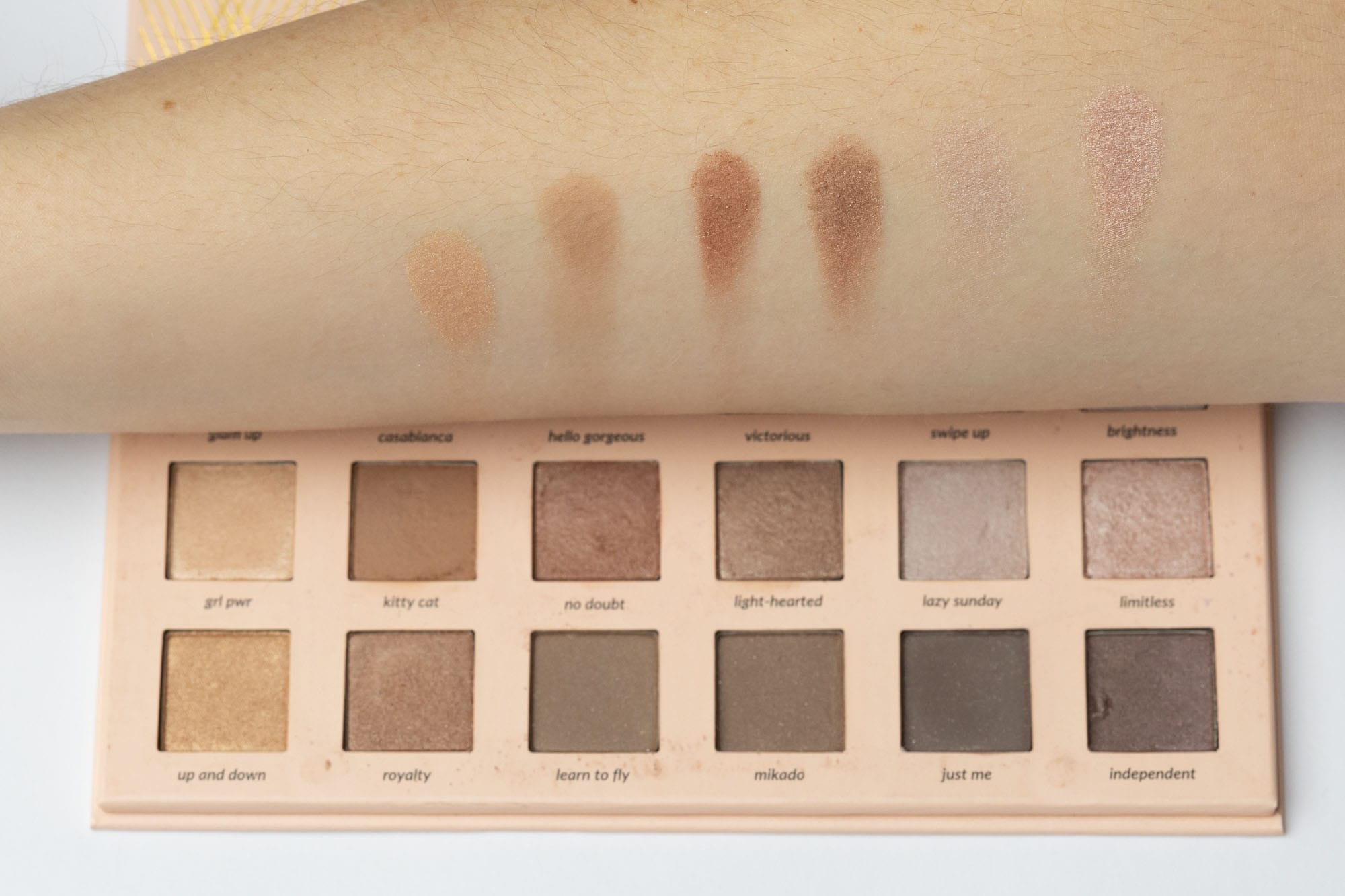 Der beste Lidschatten 99 Lidschatten Test: Lidschatten Rival Loves Me Latest Nudes Swatches Reihe2