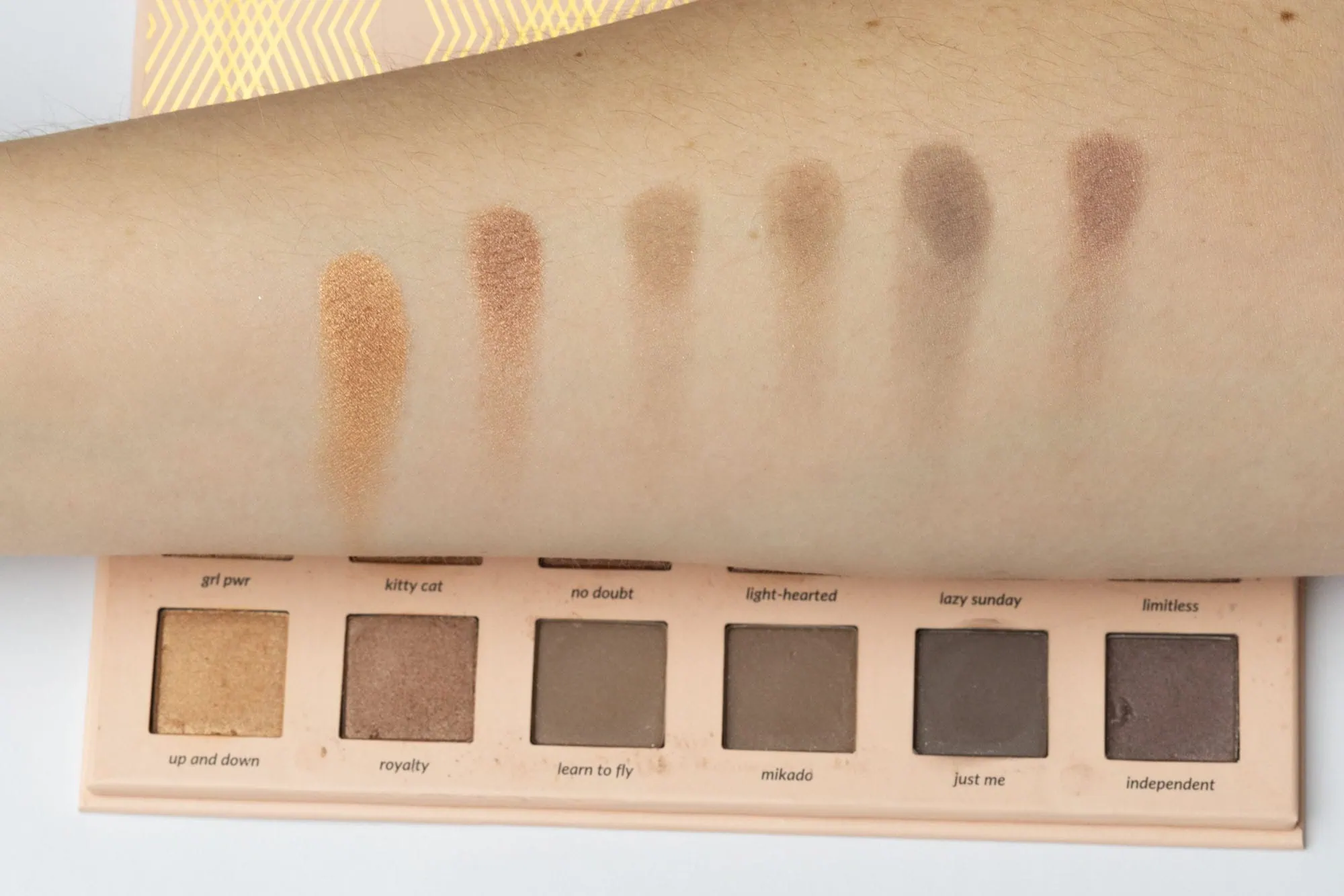 Der beste Lidschatten 100 Lidschatten Test: Lidschatten Rival Loves Me Latest Nudes Swatches Reihe3