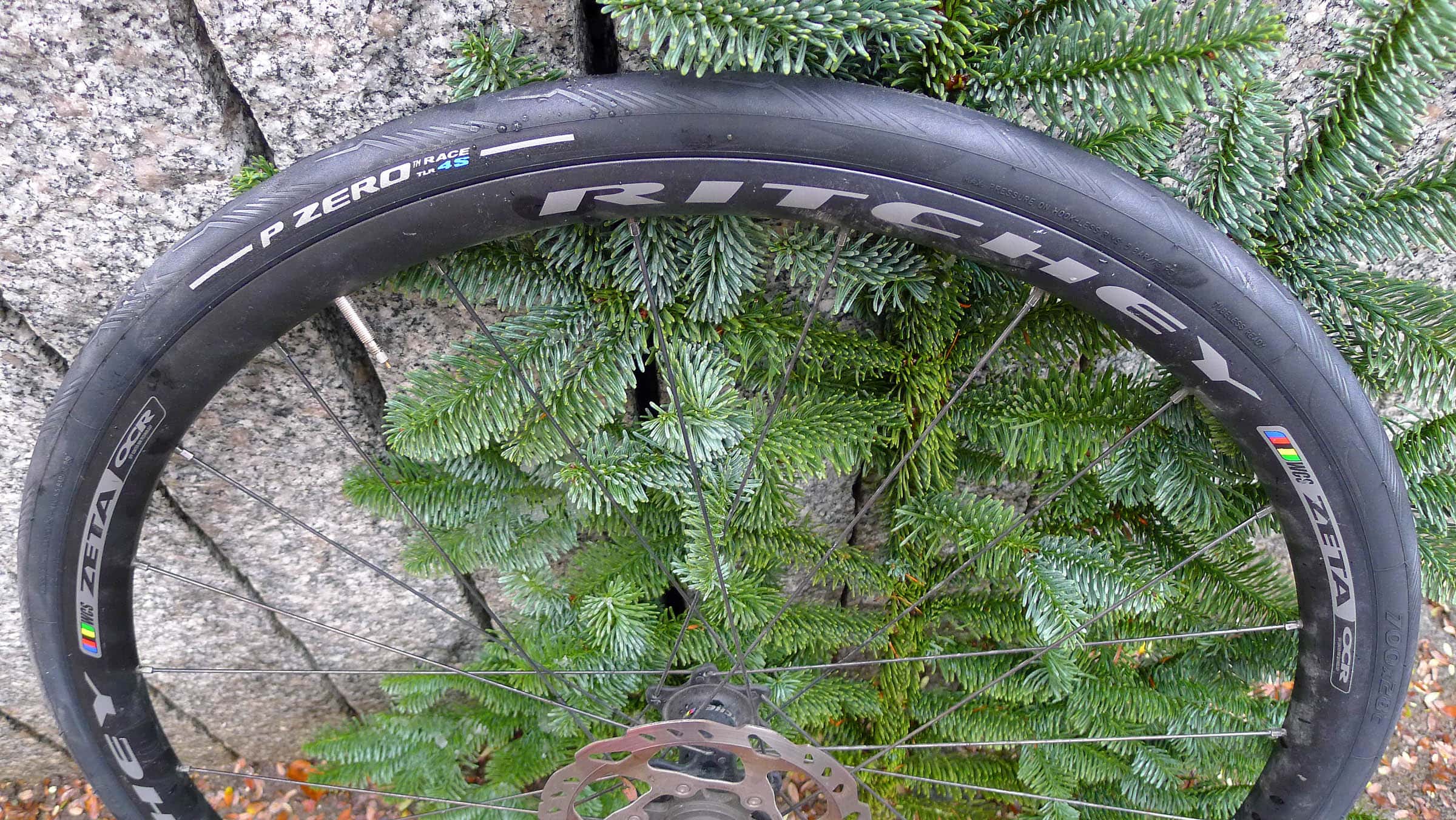 Der beste Rennrad-Reifen 85 Rennrad-Ganzjahresreifen Test: Pirelli P Zero Race 4s