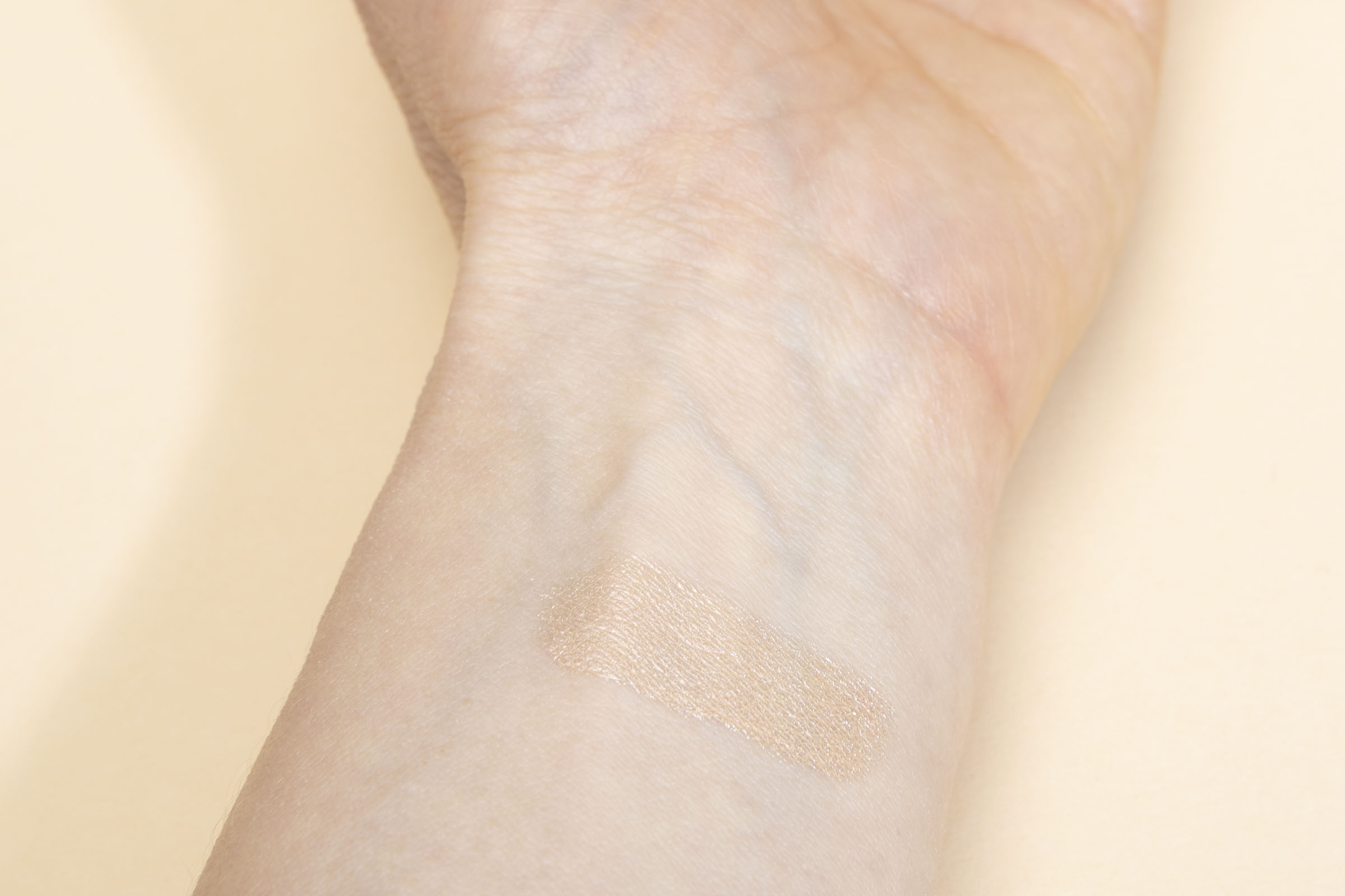 Der beste Highlighter 87 Highlighter Test: Charlotte Tilbury Beauty Light Wand
