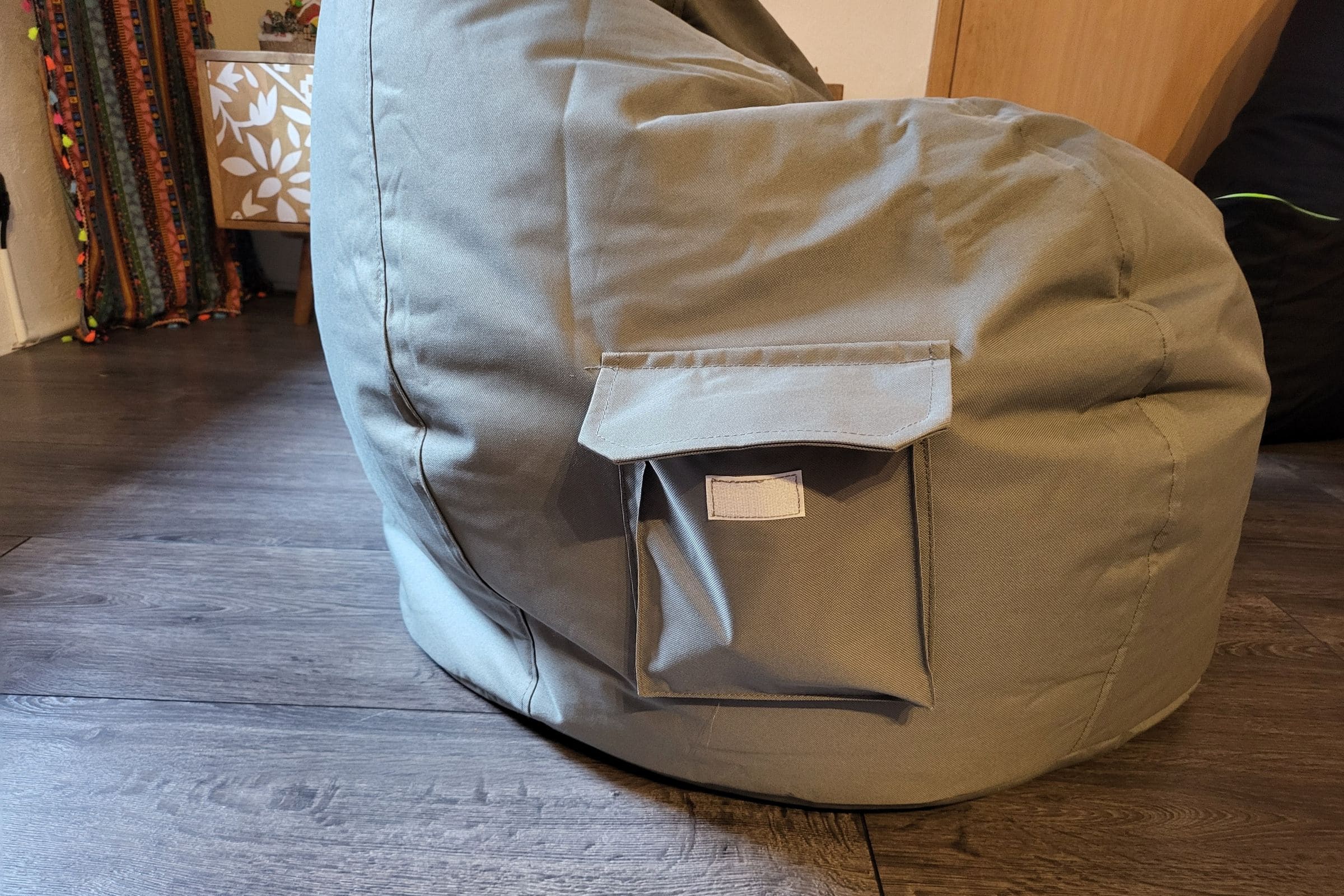 Komfort gegen Controller-Krampf: Gaming-Sitzsack im Check 17 Komfort gegen Controller-Krampf: Gaming-Sitzsäcke im Check Test: Green Bean Gaming Lounge Chair Tasche Für Controller