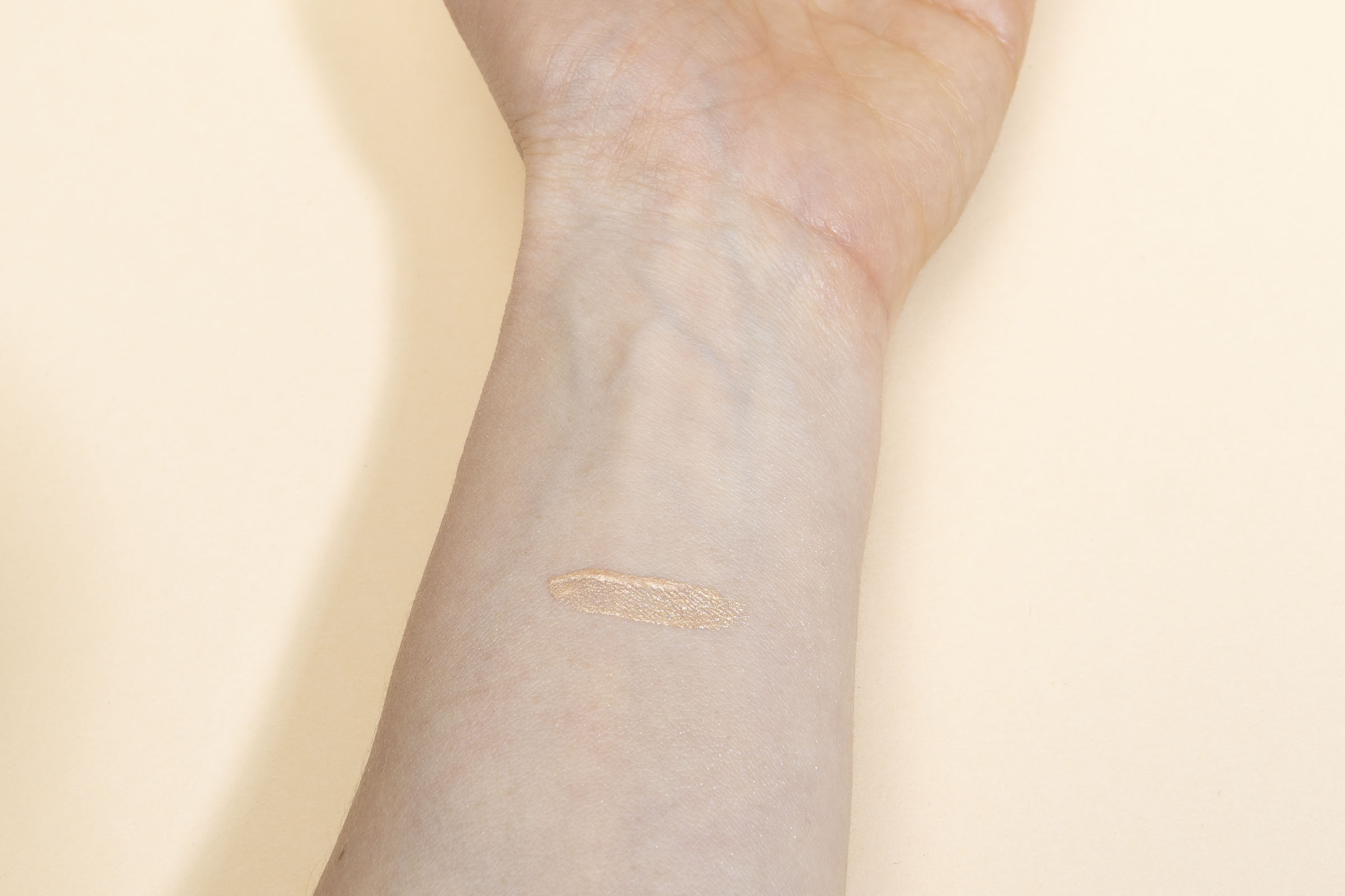 Der beste Highlighter 103 Highlighter Test: Rare Beauty Positive Light Luminizer
