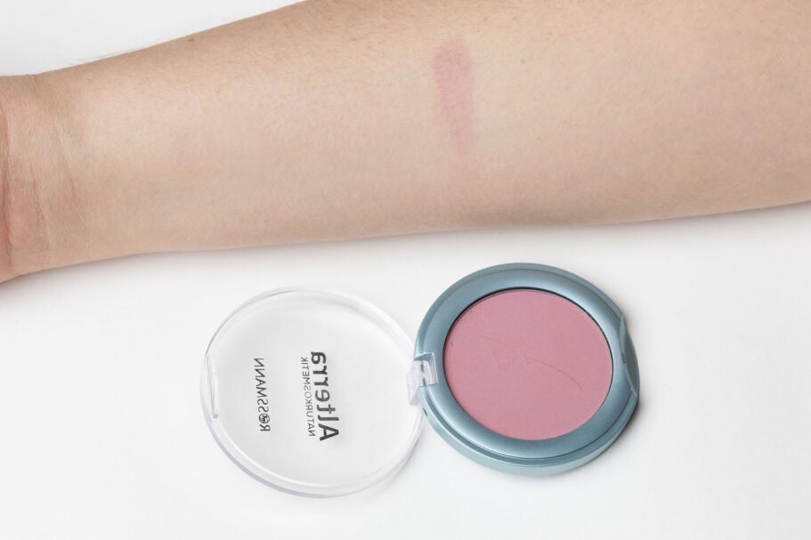 Der beste Blush 160 Blush Test: Alterra Rougepuder 01 Natural Rose Swatch