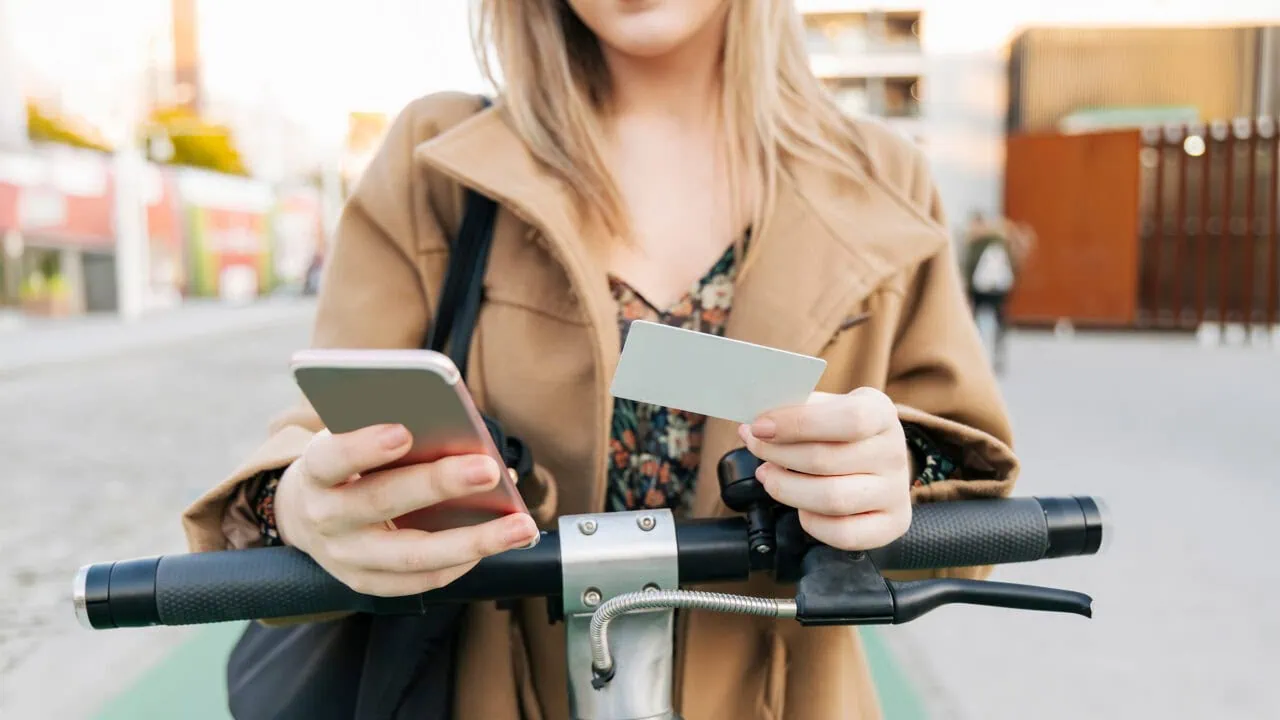 E-Scooter-Versicherung: Mit diesen Kosten müssen Sie rechnen Test: E Scooter Versicherung Mit Diesen Kosten Müssen Sie Rechnen Aufmacher