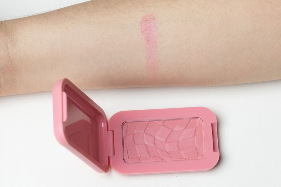 Der beste Blush 166 Blush Test: Nyx Buttermelt Blush 02 Butta Together Soft Pink Swatch