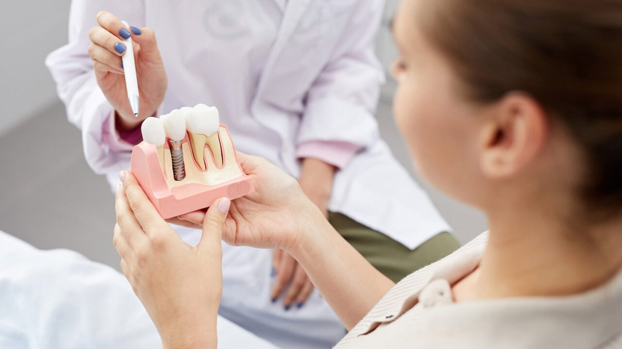 Ergo Zahnzusatzversicherung: Tarife, Leistungen und Kosten im Check 8 Ergo Zahnzusatzversicherung – Konditionen, Vorteile und Nachteile im Überblick Test: Ergo Zahnzusatzversicherung Aufmacher