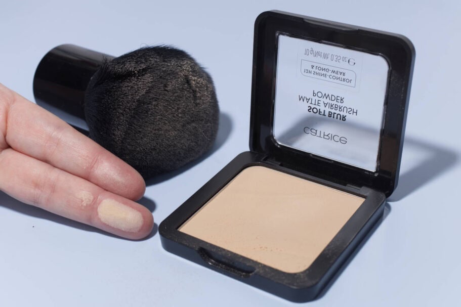 Das beste Puder 387 Puder Test: Catrice Soft Blurr Matte Airbrush Powder
