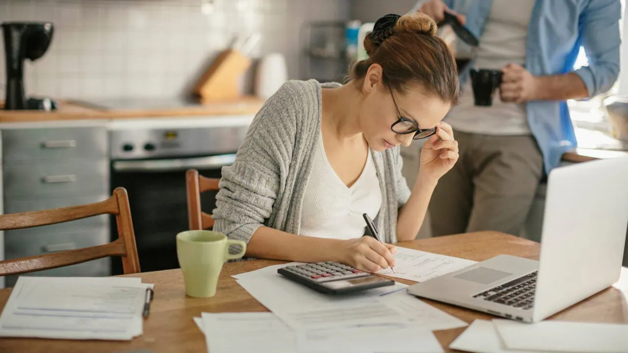Finanzen organisieren: So schaffen Sie Ordnung in Konten, Verträgen und Ausgaben 1 Finanzen organisieren: So schaffen Sie Ordnung in Konten, Verträge und Ausgaben Test: Finanzen Organisieren Aufmacher
