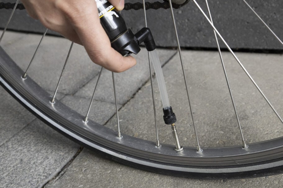 Platten in Sekunden repariert? Pannenspray fürs Fahrrad im Check 20 Platten in Sekunden repariert? Pannenspray fürs Fahrrad im Check Test: Michelin Expert Fahrrad Pannenspray 2