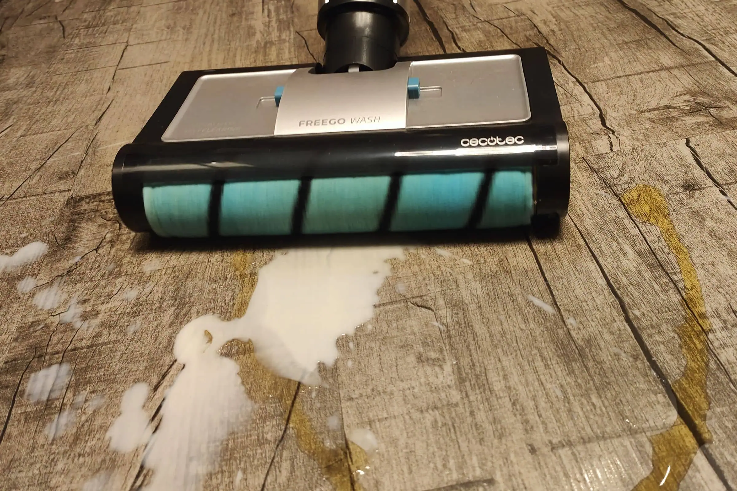 Der beste elektrische Bodenwischer 102 elektrische Bodenwischer Test: Cecotec Wash Putzvorgang