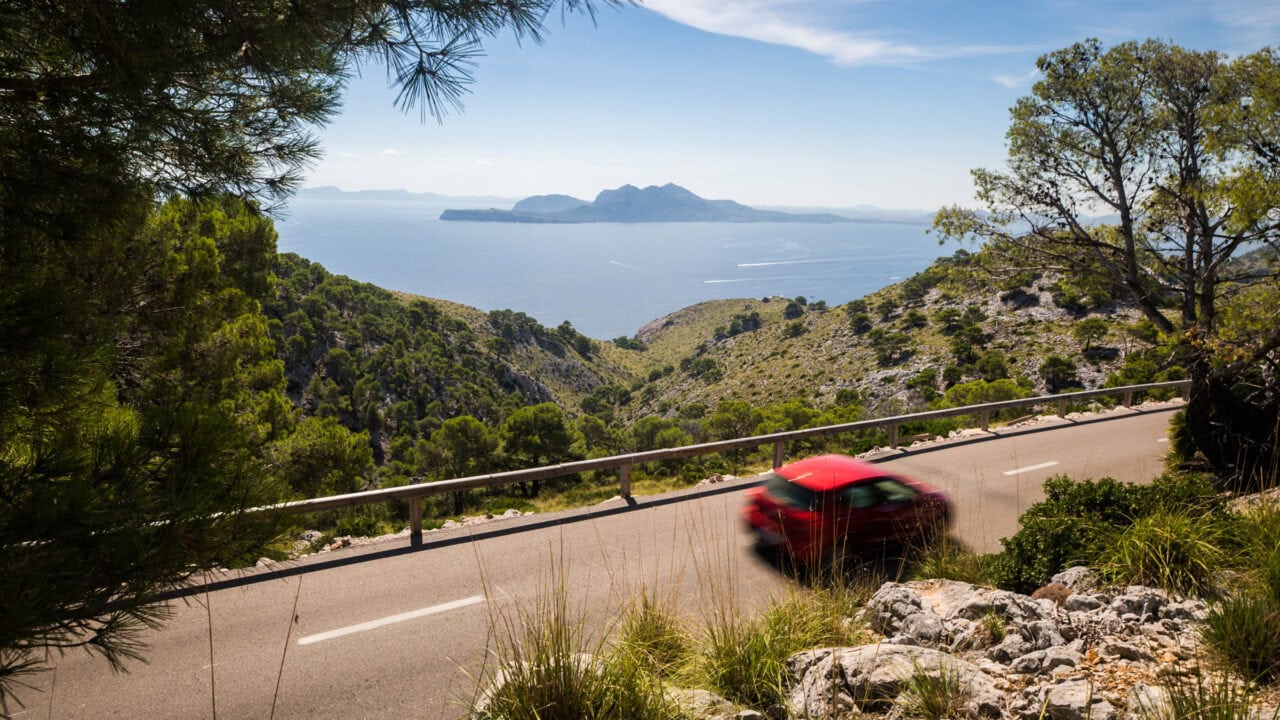Mit dem Auto in den Urlaub: So spart man bei Sprit, Maut und Parken Test: Mit Dem Auto In Den Urlaub Aufmacher