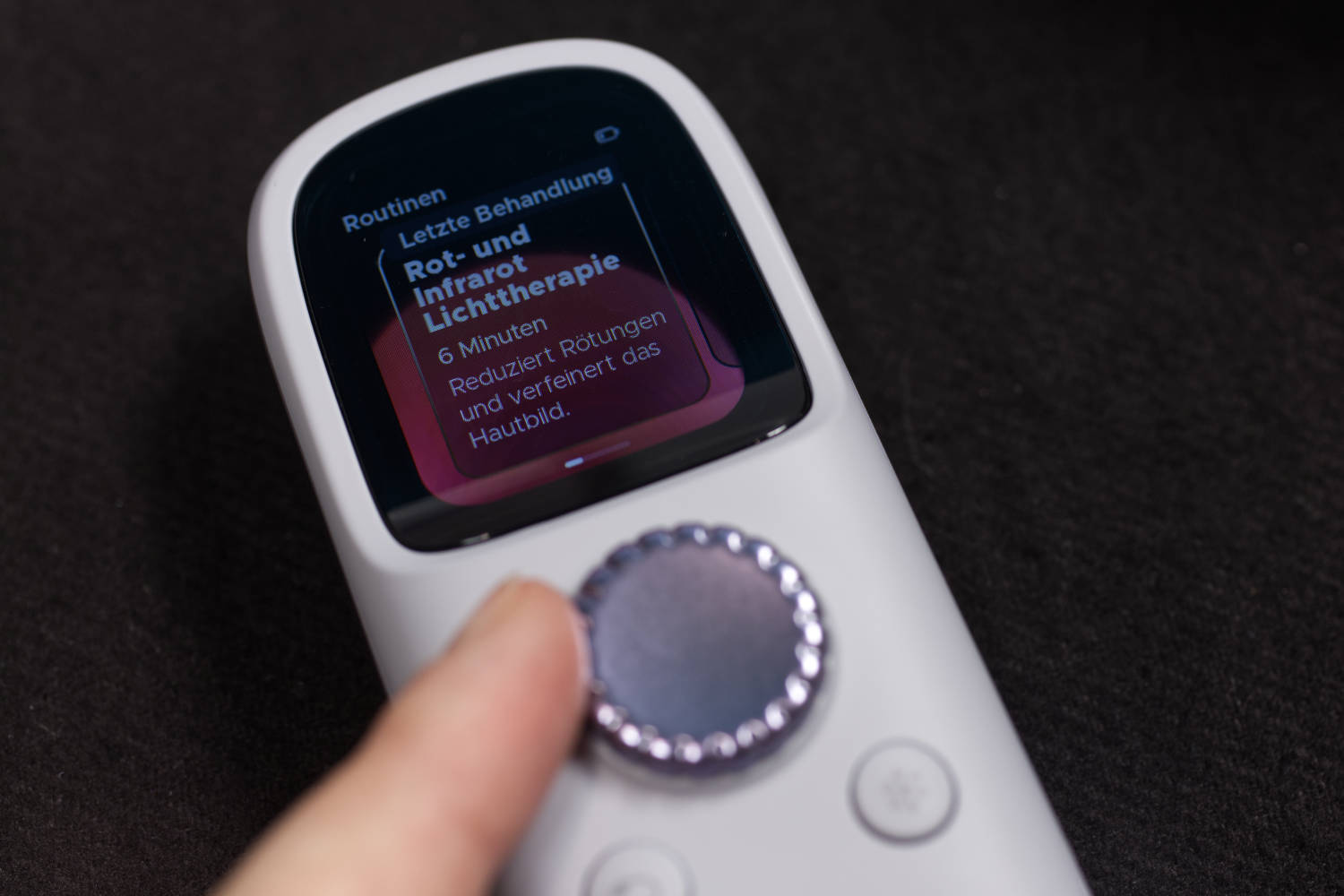 Anti-Aging auf Knopfdruck? LED-Masken im Test Test: Shark Cryoglo Led Mask Controller